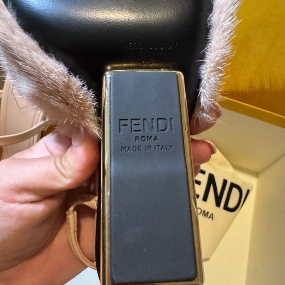 Fendi women Leather mink fur mules & clogs Fendi Pink size 38 EU in Leather - Picture 14 of 14